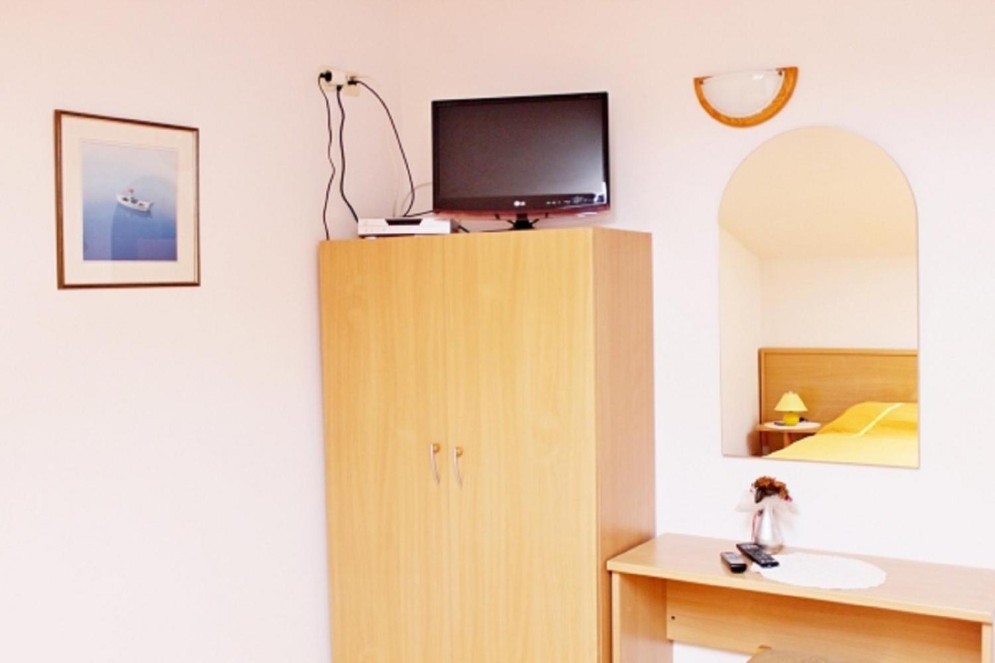 Apartments Pansion Franka Brist Exterior foto