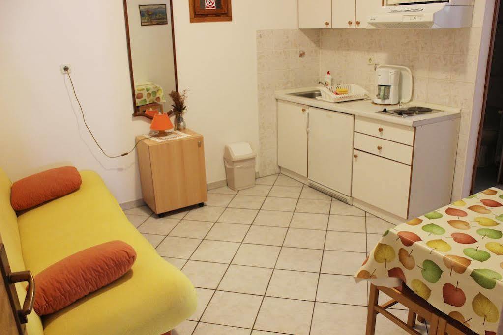 Apartments Pansion Franka Brist Exterior foto